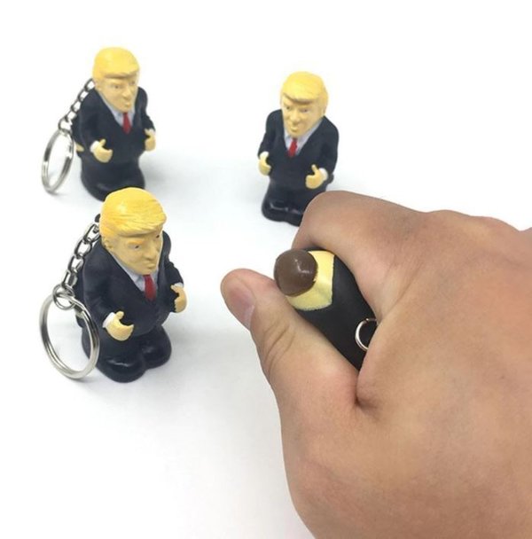 Donald Trump Figur Kacke Klo Toilette